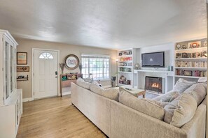 Living Room | Books | Board Games