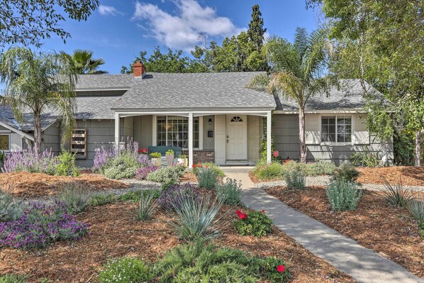 Sacramento Vacation Rental | 2BR | 2BA | 1,273 Sq Ft | 2 Steps Required