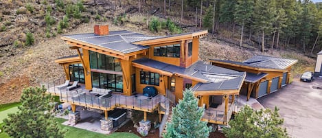 Welcome to our impeccably designed home perfectly perched above Bailey with breathtaking summits! Copy & paste this link to view the 3D tour: t.ly/rQM87