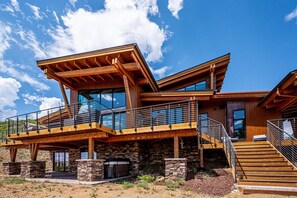 The Bailey Lodge stands tall with its impressive architecture and spacious wrap-around balcony.
