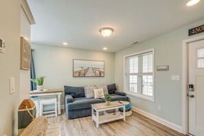 Living Room | Free WiFi | Smart TV | Central A/C