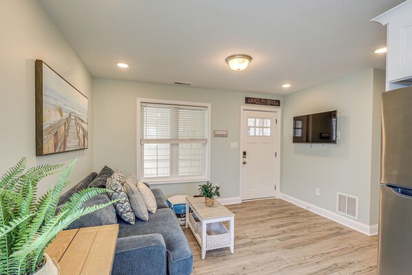 Wildwood Vacation Rental | 2BR | 1BA | 570 Sq Ft | Steps Required to Access