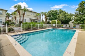 Community Pool - Steps Away!