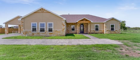 3000sqft, One Story Ranch Style Home on One Acre