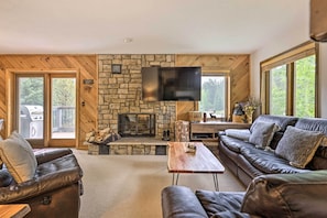 Living Room | Wood-Burning Fireplace (Wood Provided) | Smart TV
