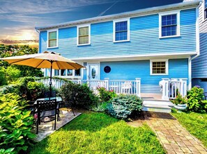 Multiple places to BBQ and sit outwide 