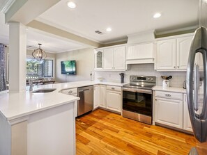 Kitchen with Stainless Steel Appliances at 980 Inverness Village