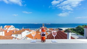 "We really liked staying in this place, the location is great, walking distance to everything including great restaurants and great cafes! " #airbnb #airbnblisbon #portugal #pt #lisbon