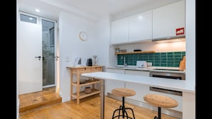 A modern and fully equipped kitchen for your comfort.
#quality #modern #kitchen #portugal #pt #lisbon