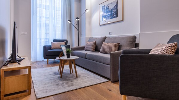 A lovely living room in a modern home located in the heart of Lisbon #airbnb #airbnblisbon #portugal #pt #lisbon #lovely #home