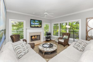 Living Area (fireplace cannot be used)