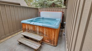 Bain à remous extérieur