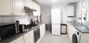 Fitted and fully equipped kitchen
Washing/Drier machine