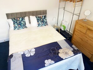 Bedroom with 3500 pocket sprung mattress
Oak chest
Quality Bedding, and towels