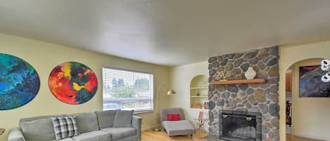 Tacoma Vacation Rental | 5BR | 2BA | 2,108 Sq Ft | Stairs Required