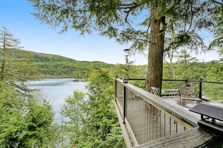 Foto von Spectacular dog-friendly lakefront house with washer/dryer & fast WiFi