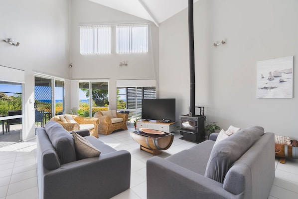 Main living room (1)