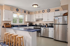 SNH448: L'il Seabreeze | Kitchen Area