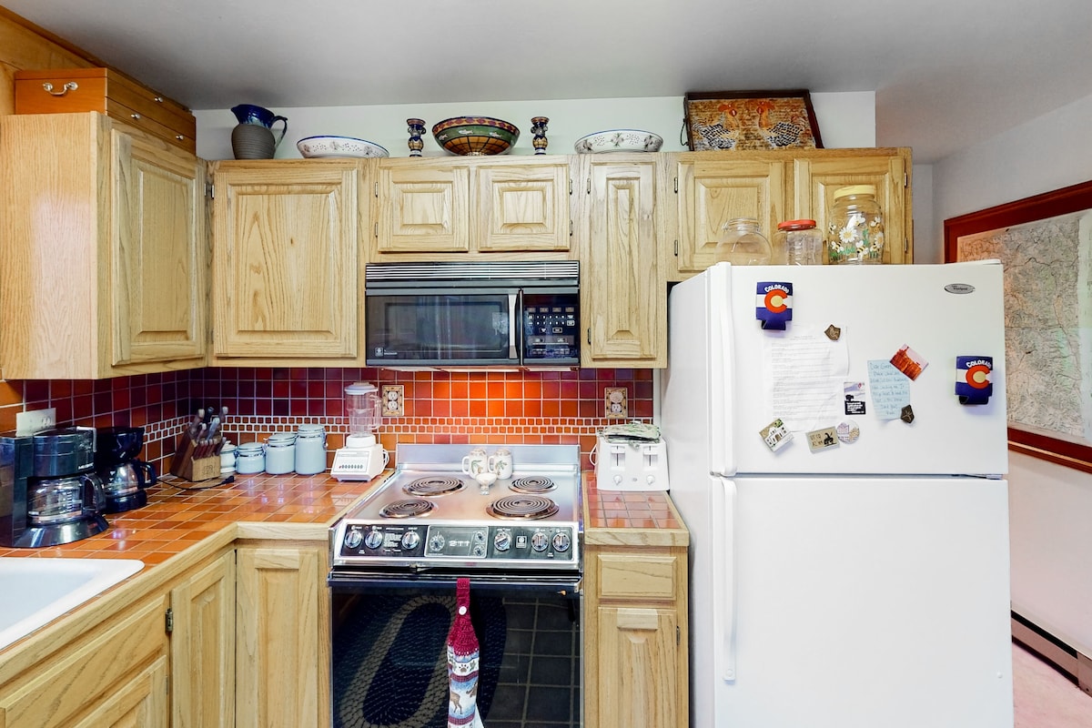 Serene mountainside cabin, with washer/dryer – near skiing