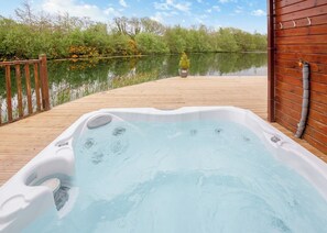 The Top Boathouse - Anglesey Lakeside Lodges, Anglesey