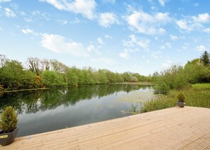 The Top Boathouse - Anglesey Lakeside Lodges, Anglesey