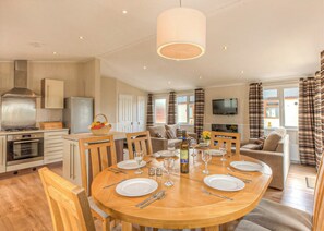 Platinum Cabin with Hot Tub - Searles Leisure Resort, Hunstanton