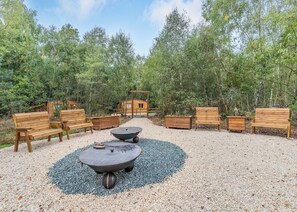 Robin Log Cabin - Quarry Walk Lodges, Freehay, Cheadle