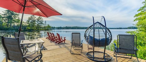 Welcome to Cardinal Cottage. You dream cottage getaway. Soak up the tranquility of the water from the comfort of our extended dock, where the gentle lapping of the waves and the warmth of the sun create the perfect space for lifelong lasting memories.
