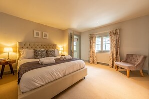 The Gardens, Burnham Market: Bedroom two with king-size bed