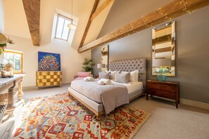 Horse Yard Barn, Warham:  The master bedroom has an en-suite bathroom