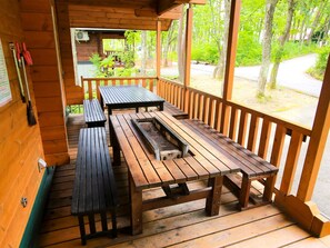 ・Log style group (pets are welcome): The terrace deck for BBQ is covered so it is not affected by the weather.