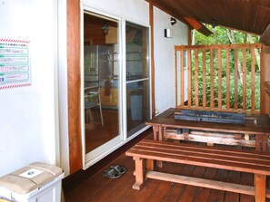 ・JAPAN log-style Maron (pets not allowed): Safe even on rainy days! covered terrace deck