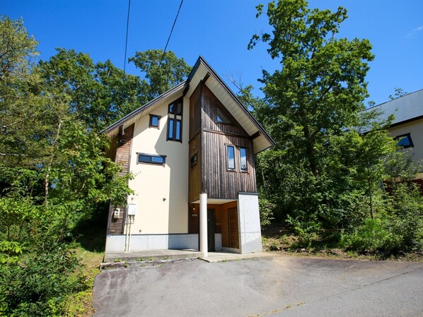 ・Northern European-style terrace (no pets allowed): Appearance