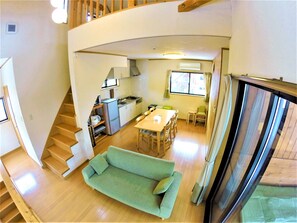 ・Northern European style terrace (no pets allowed): 2F indoors