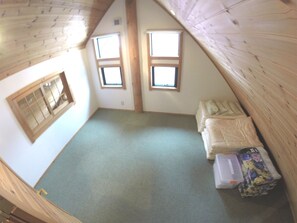 ・JAPAN log style maple (no pets): 2 private rooms on the 2nd floor