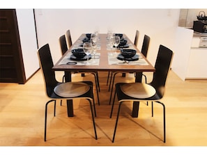 Possible to dine with a large number of people