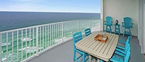 Private balcony overlooking the Gulf!