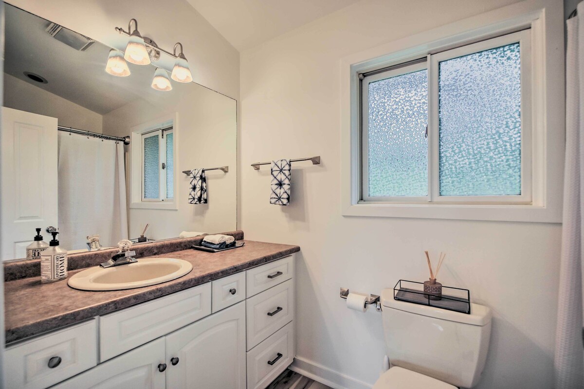 Airy & Bright Hideaway Near Smugglers’ Notch!