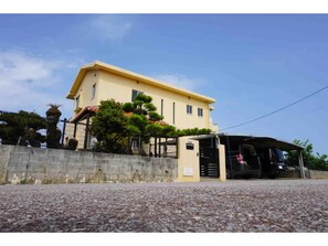 An inn for private use