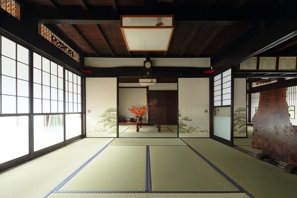 Japanese-style room