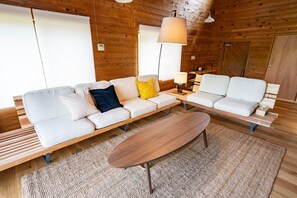 A living room with the warmth of wood