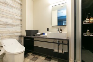 [Guest room] Toilet / washbasin