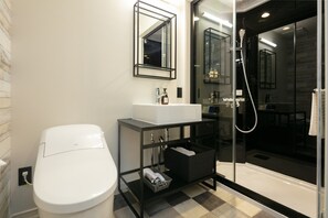 [Room] Shower / washbasin / toilet