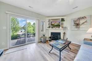 Living Area (3)