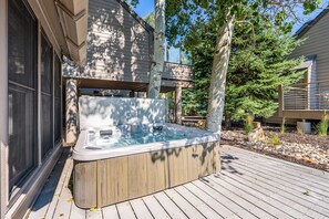 Bain à remous extérieur