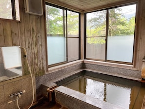 ・ Free charter of Suzuran Onsen flowing from the source ◎