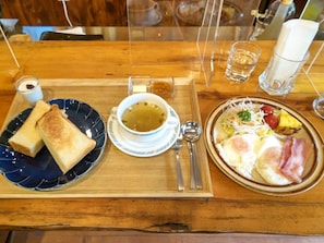 ・ Relaxing morning at the cafe ♪ Breakfast time is from 5:30 to early morning departure is safe ◎