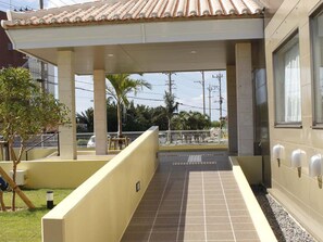 ・ There is a slope for wheelchairs and strollers at the entrance.