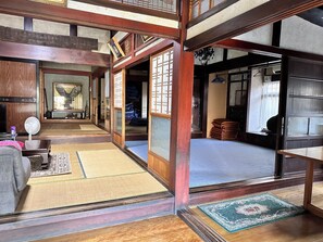There are four 8-tatami Japanese-style rooms.
