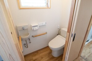 A simple faucet toilet with a washlet and a function to keep the toilet seat warm.